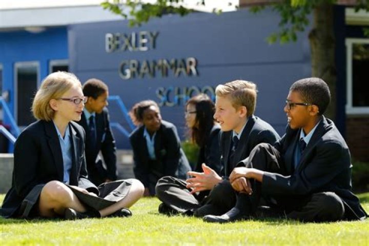 What is the pass mark for Bexley Grammar School?