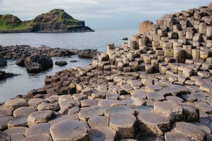 What is the story behind Giants Causeway?