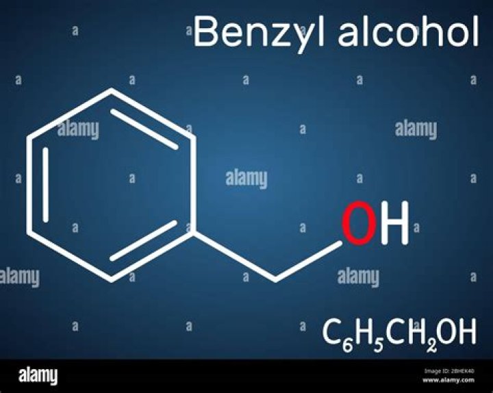 What is the structural formula of benzyl alcohol?