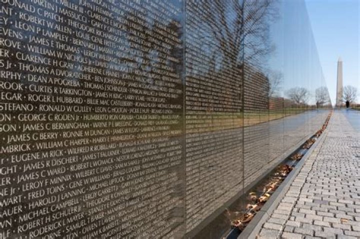 What is unique about the Vietnam War Memorial?