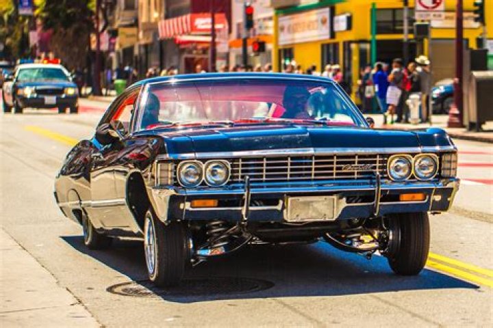 What lowrider means?