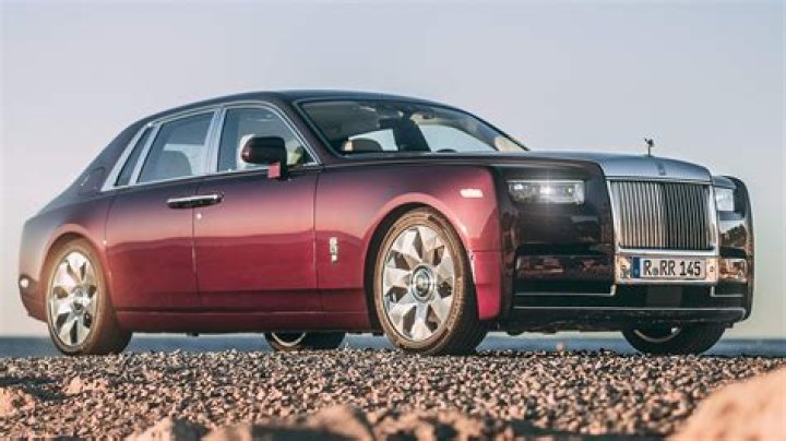 What luxury car has the best mpg?