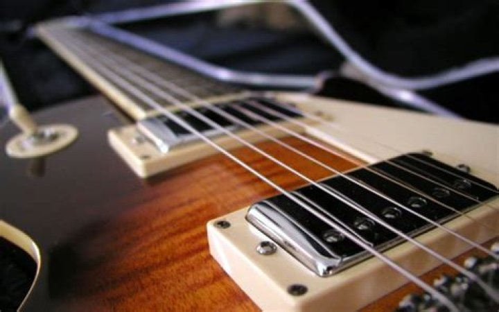 What pickups are in a Gibson Les Paul?