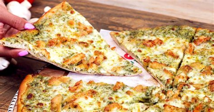 What pizza toppings go well with chicken?