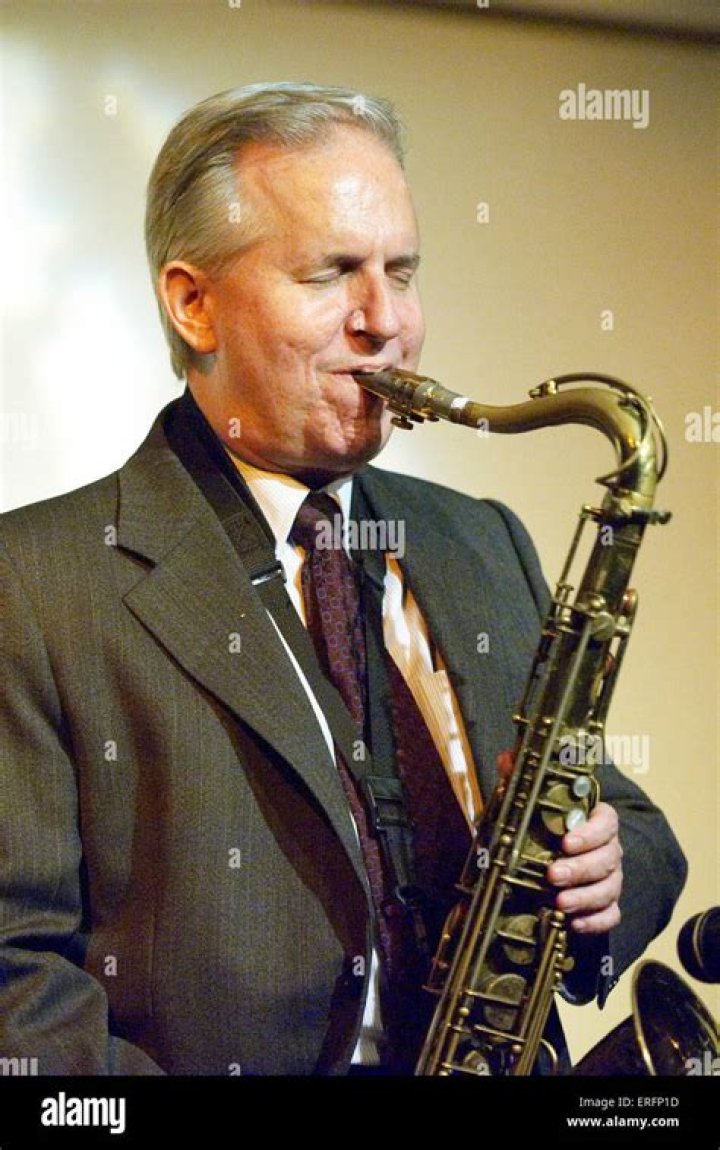 What saxophone does Scott Hamilton?
