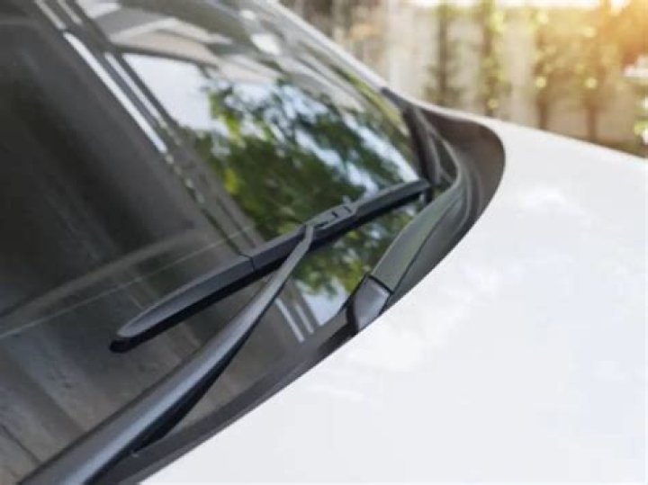 What size wiper blades go on a 2008 Honda Accord?