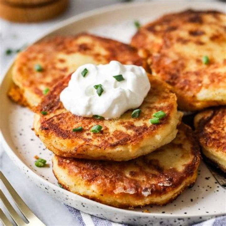 What temperature should oil be for potato pancakes?