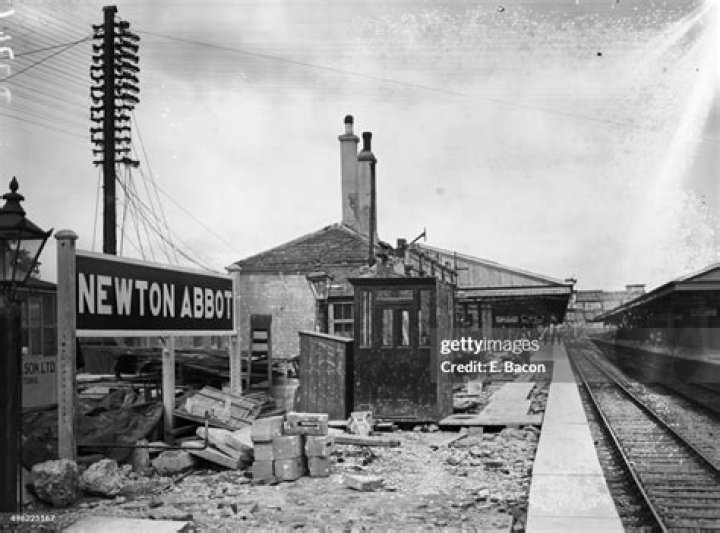 What time does Newton Abbot train station open?