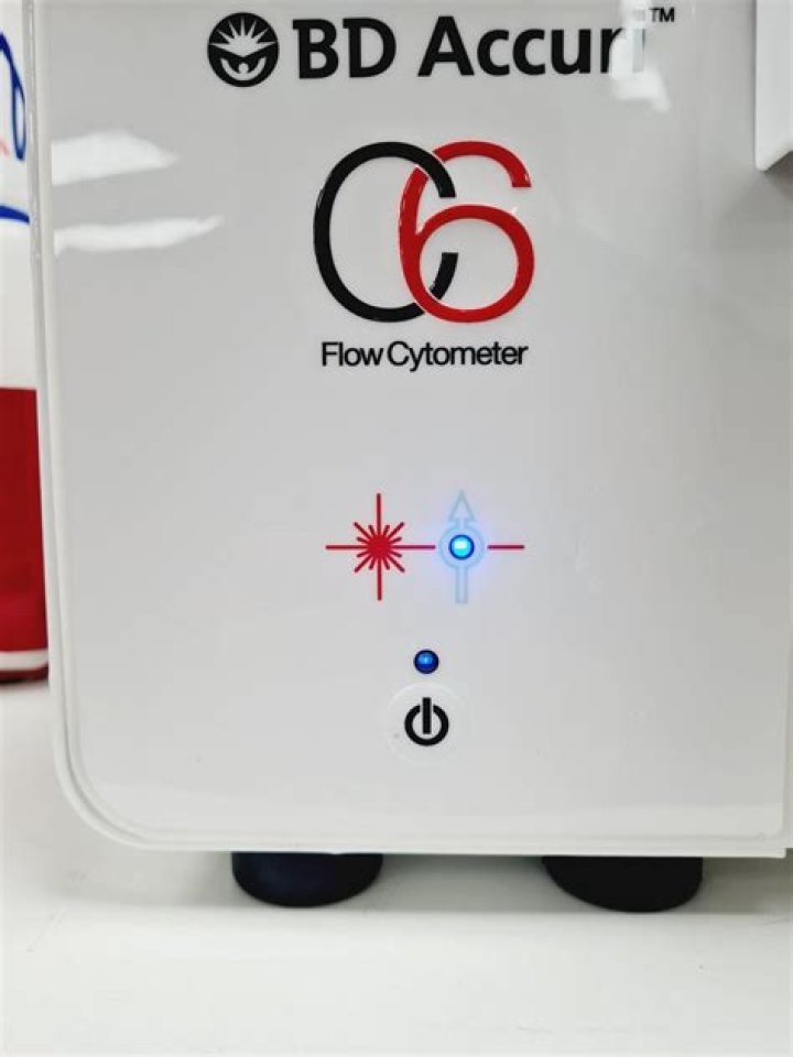 What type of voltage adjustments can you make on the Accuri c6 flow cytometer?