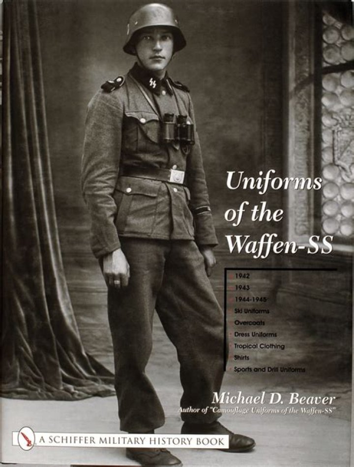 What uniform did the SS wear?