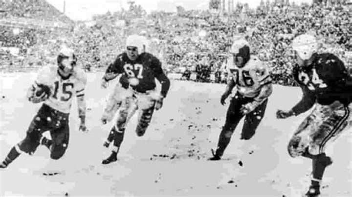 What was the first football team in New York?
