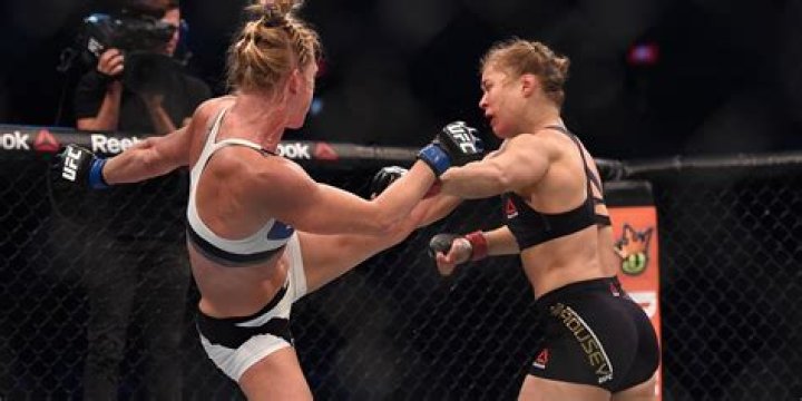 When did Ronda Rousey fight Sarah Kaufman?