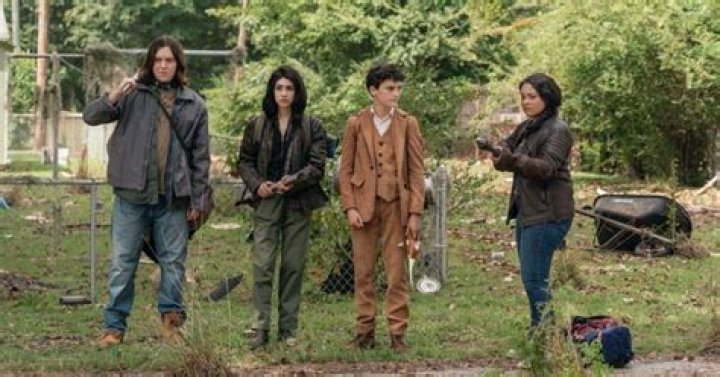 Where can i stream The Walking Dead Season 1?