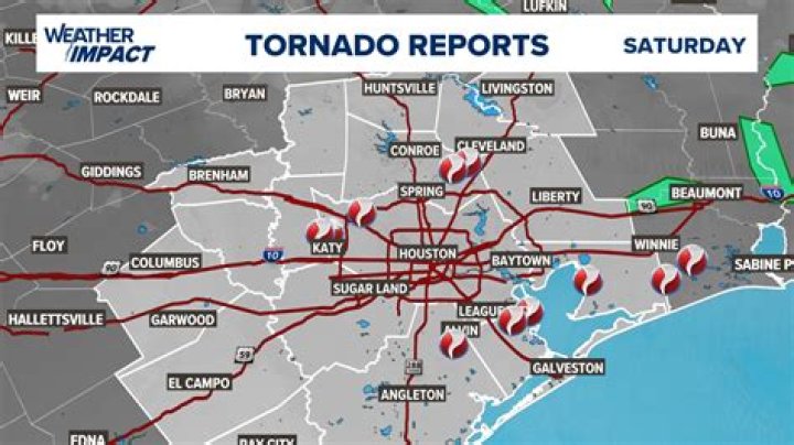 Where did the tornado touch down in Illinois last night?