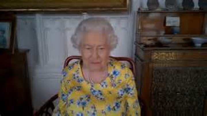 Which countries Recognise Queen Elizabeth as head of state?