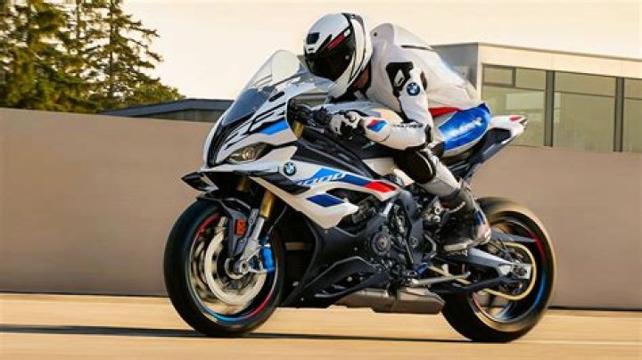 Which is better s1000rr or R1?