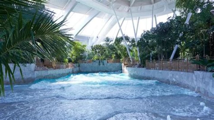 Which is better Woburn or Longleat Centre Parcs?