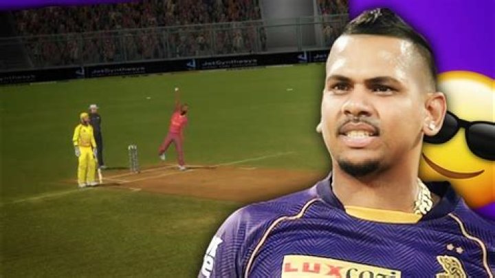 Which type of bowler is Sunil Narayan?