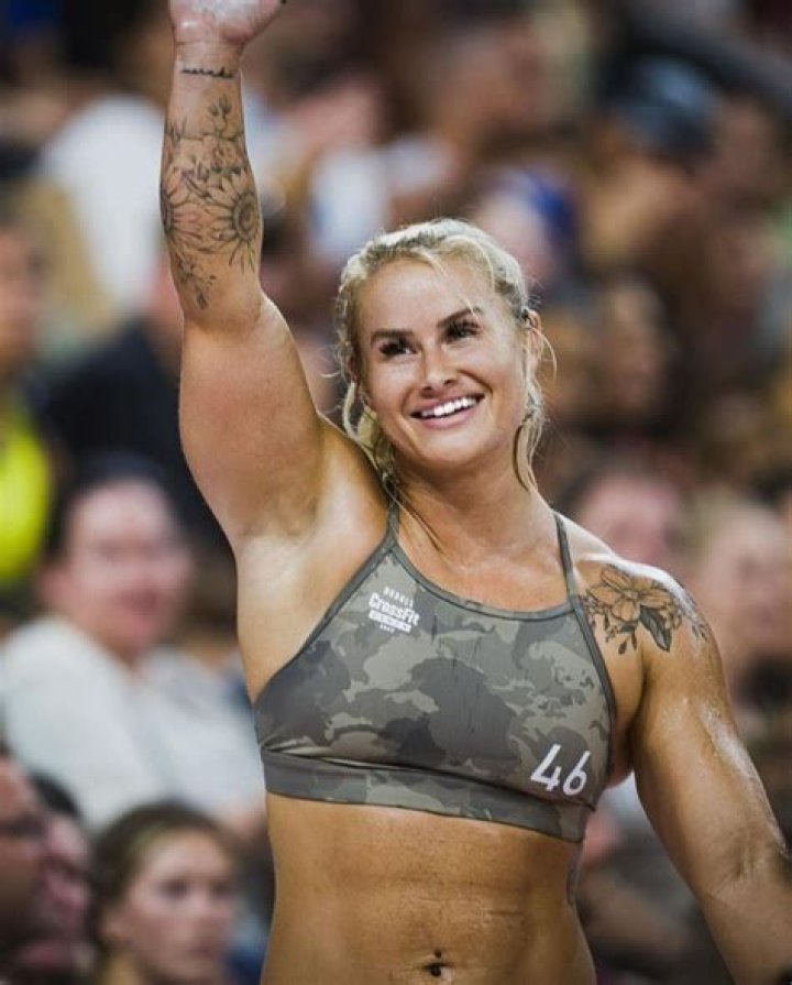 Who are the girls in CrossFit?