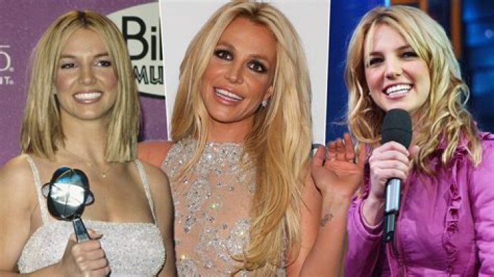 Who did Britney Spears kiss at VMAs?