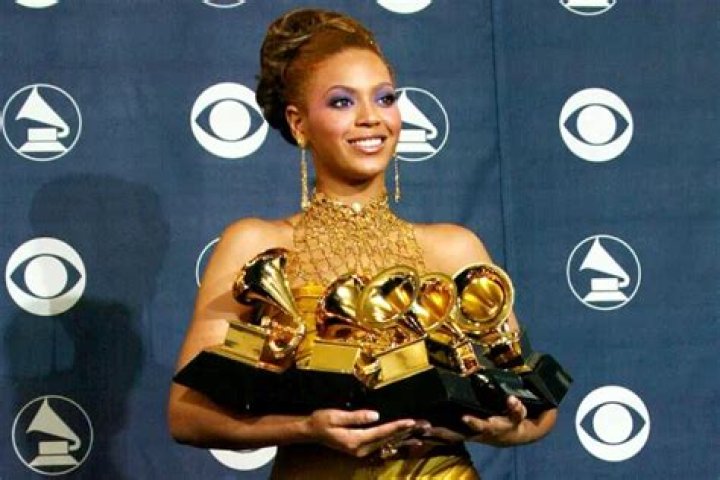 Who has won 10 Grammys female singer?