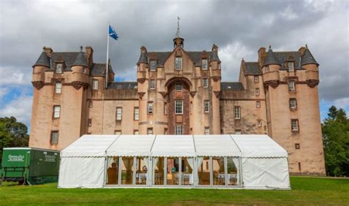 Who lives in Fyvie Castle?