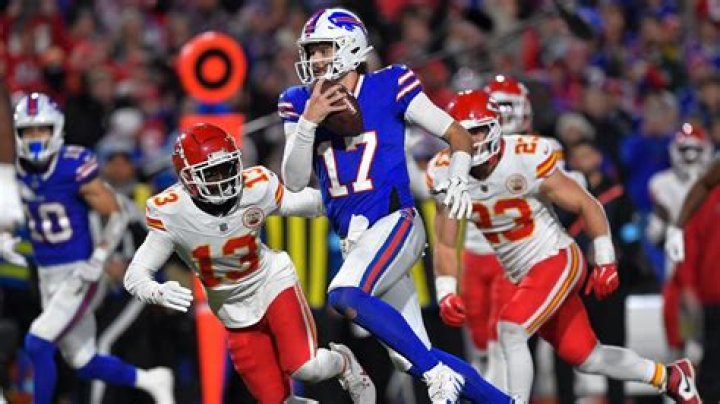 Who lost 3 Super Bowls in a row?