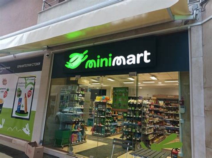 Who owns Mini Mart?