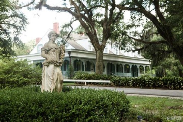 Who owns the Myrtles Plantation today?