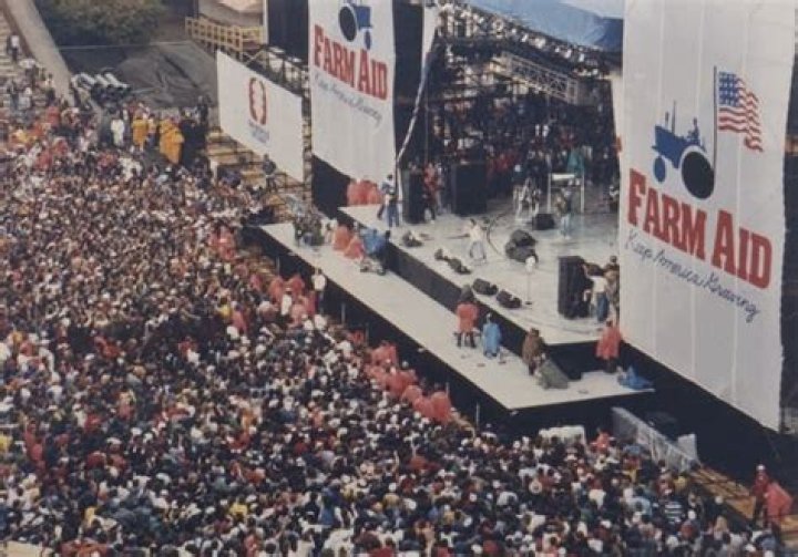 Who performed at Farm Aid 1985?