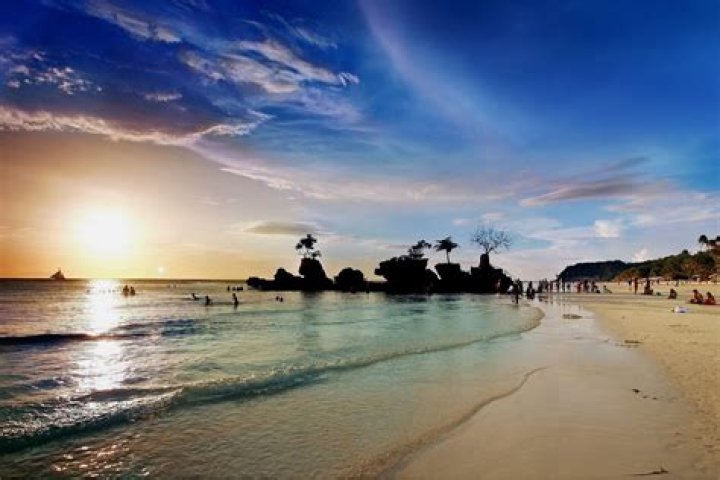 Why Boracay is the best tourist spot?