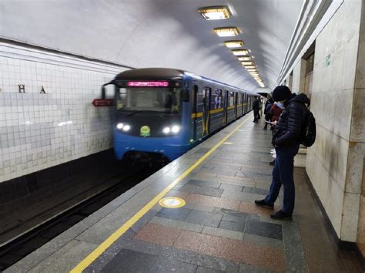 Why is Arsenalna station so deep?
