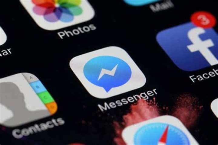 Why should you stop using Facebook Messenger?