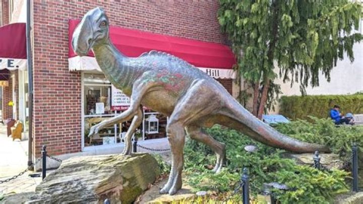 Why was the first dinosaur discovery in Haddonfield New Jersey significant?